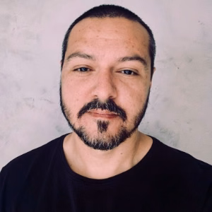Rafael R., Senior Cloud Architect/Platform Engineering  (AWS, AI)